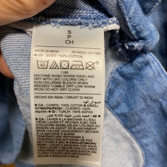 OLD NAVY Long Sleeve Split Neck Lightweight Denim Top - SIZE S - EUC - Picture 4 of 9